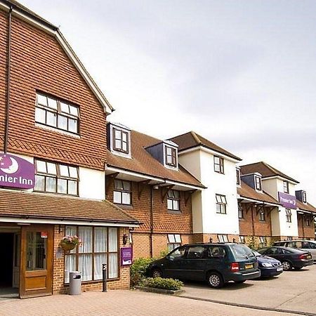 Premier Inn London Gatwick Airport South - London Road Crawley  Bagian luar foto