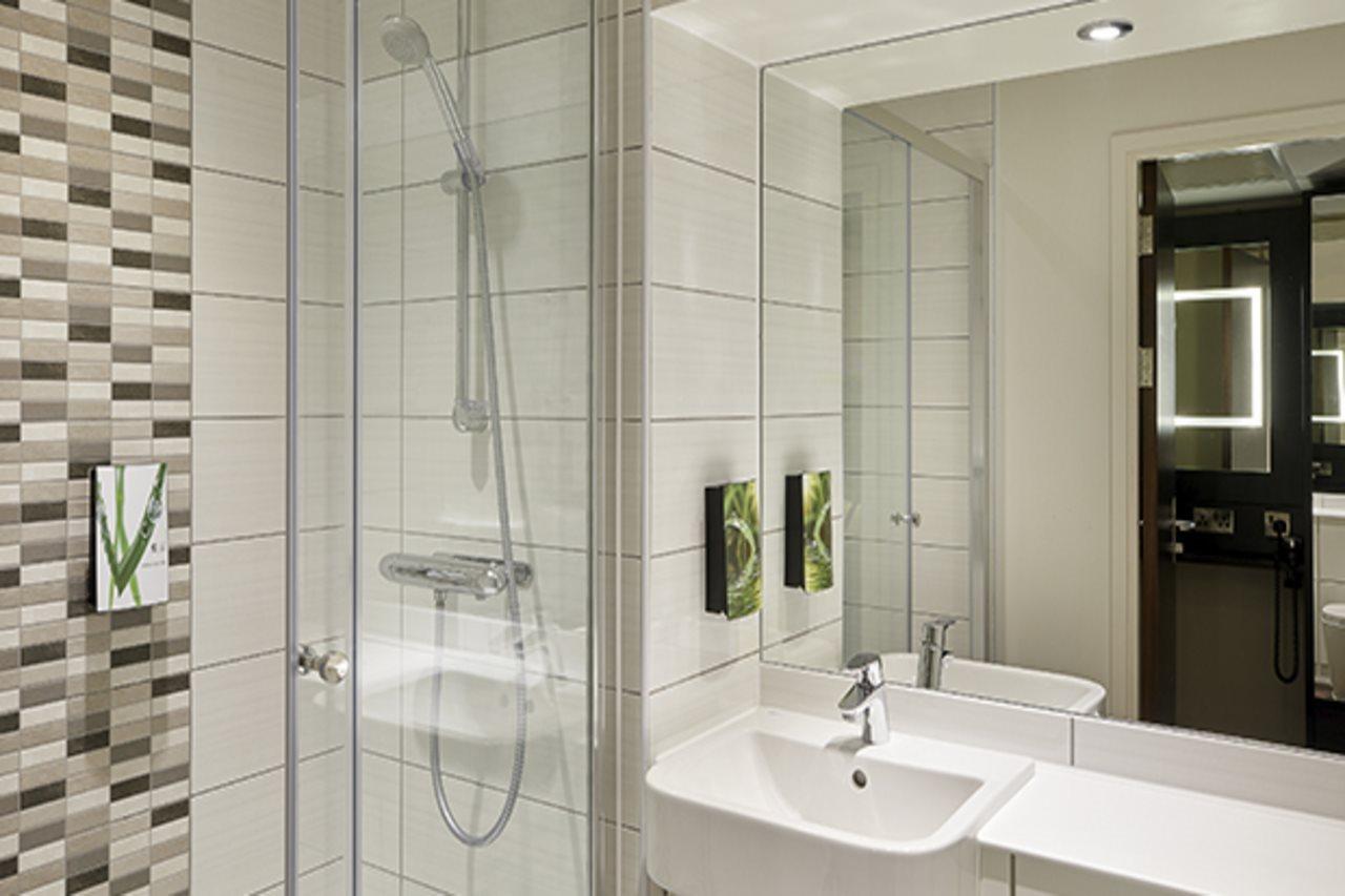 Premier Inn London Gatwick Airport South - London Road Crawley  Bagian luar foto