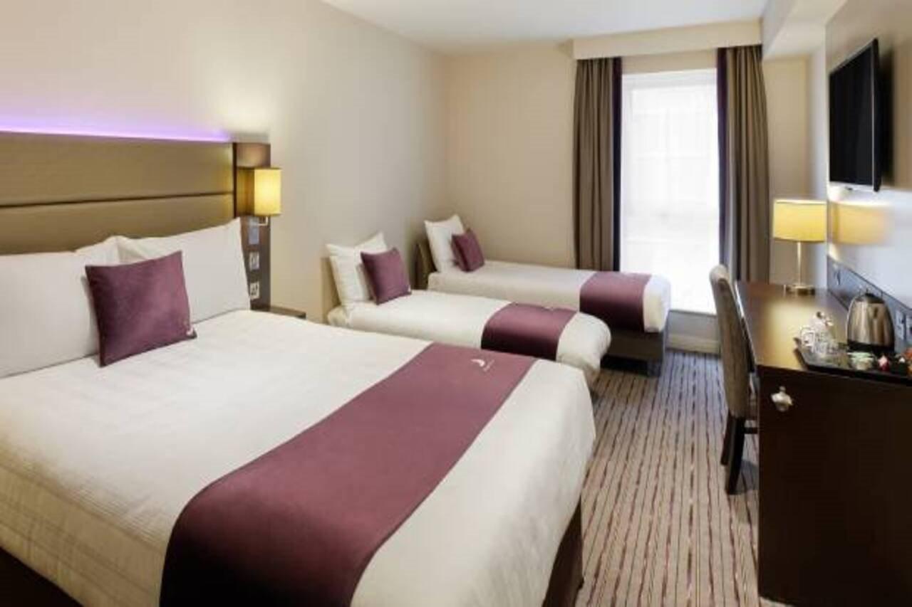 Premier Inn London Gatwick Airport South - London Road Crawley  Bagian luar foto