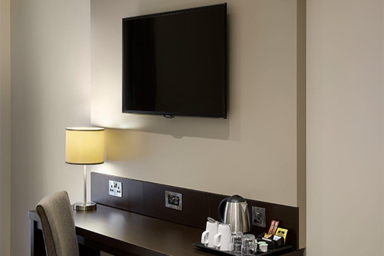 Premier Inn London Gatwick Airport South - London Road Crawley  Bagian luar foto