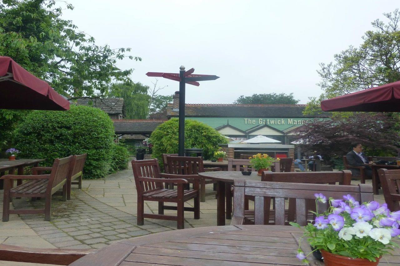 Premier Inn London Gatwick Airport South - London Road Crawley  Bagian luar foto