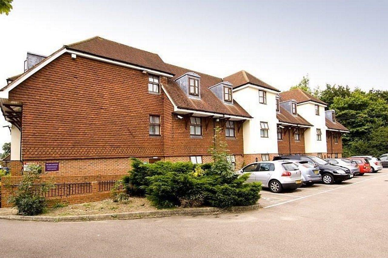 Premier Inn London Gatwick Airport South - London Road Crawley  Bagian luar foto