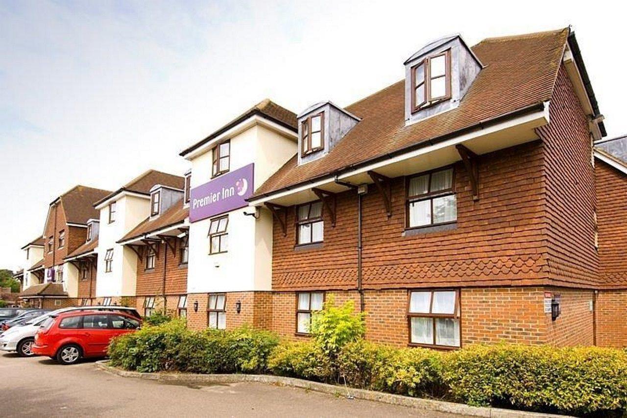 Premier Inn London Gatwick Airport South - London Road Crawley  Bagian luar foto