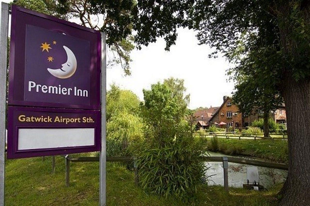Premier Inn London Gatwick Airport South - London Road Crawley  Bagian luar foto