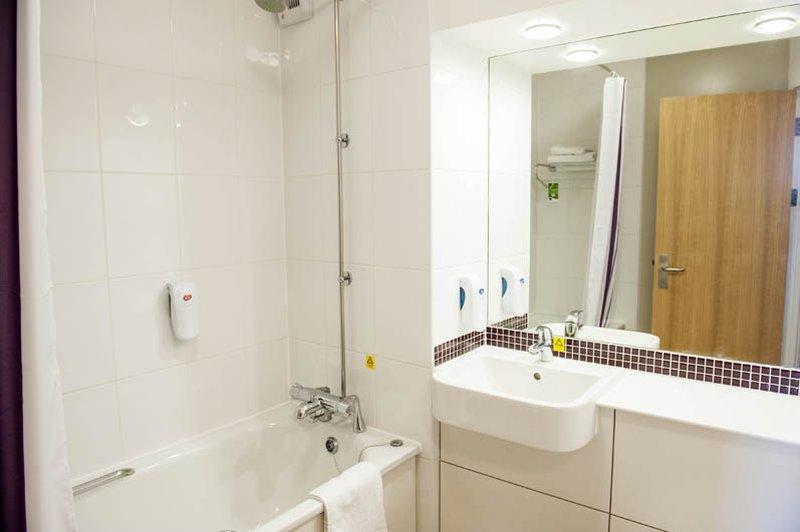 Premier Inn London Gatwick Airport South - London Road Crawley  Bagian luar foto